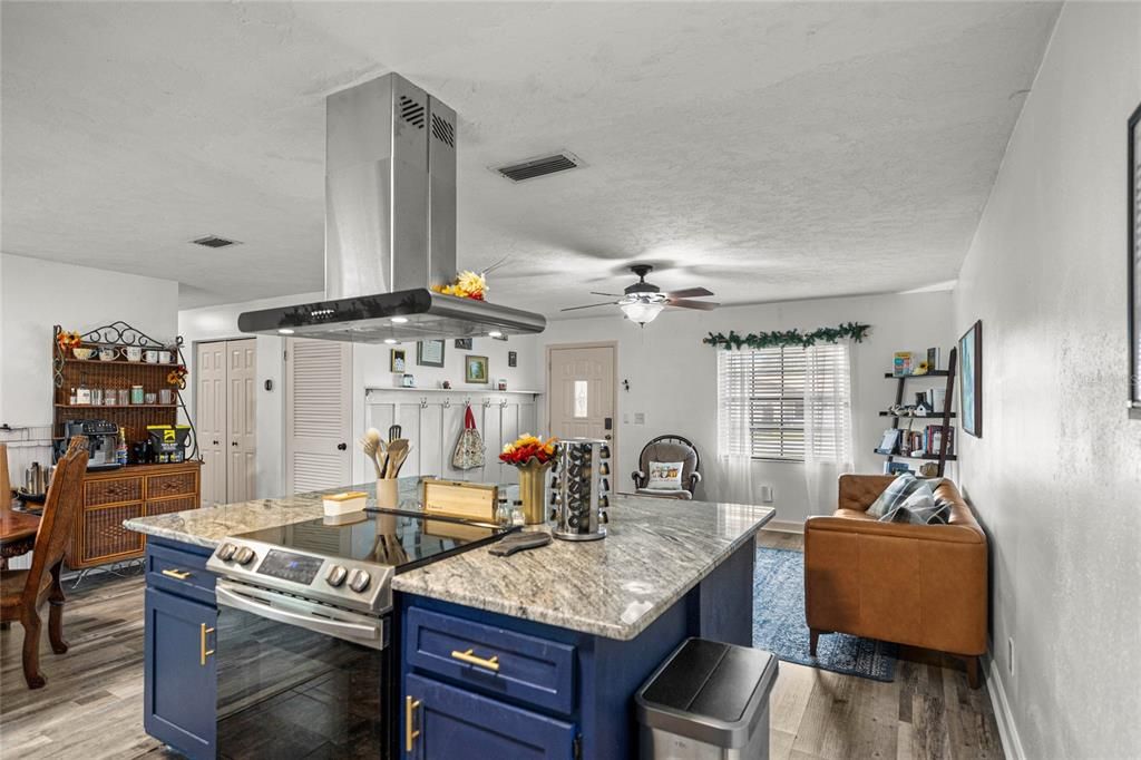 Active With Contract: $229,900 (4 beds, 2 baths, 1474 Square Feet)