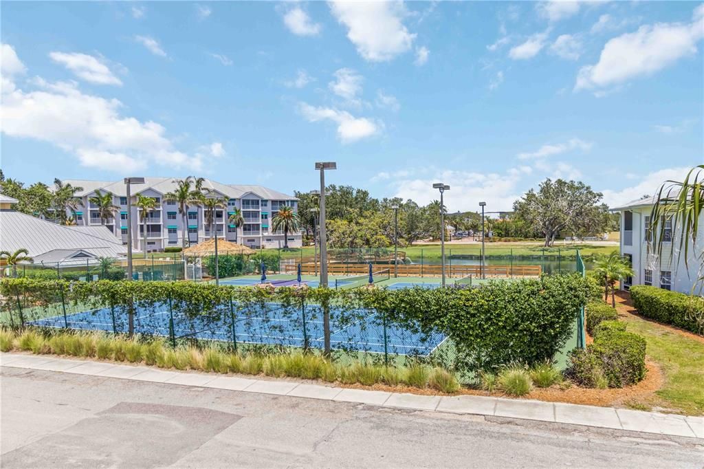 For Rent: $4,200 (3 beds, 2 baths, 1937 Square Feet)