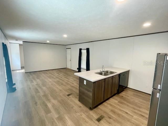 For Sale: $174,500 (2 beds, 2 baths, 990 Square Feet)