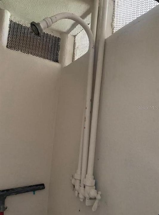 For Sale: $170,000 (2 beds, 1 baths, 940 Square Feet)