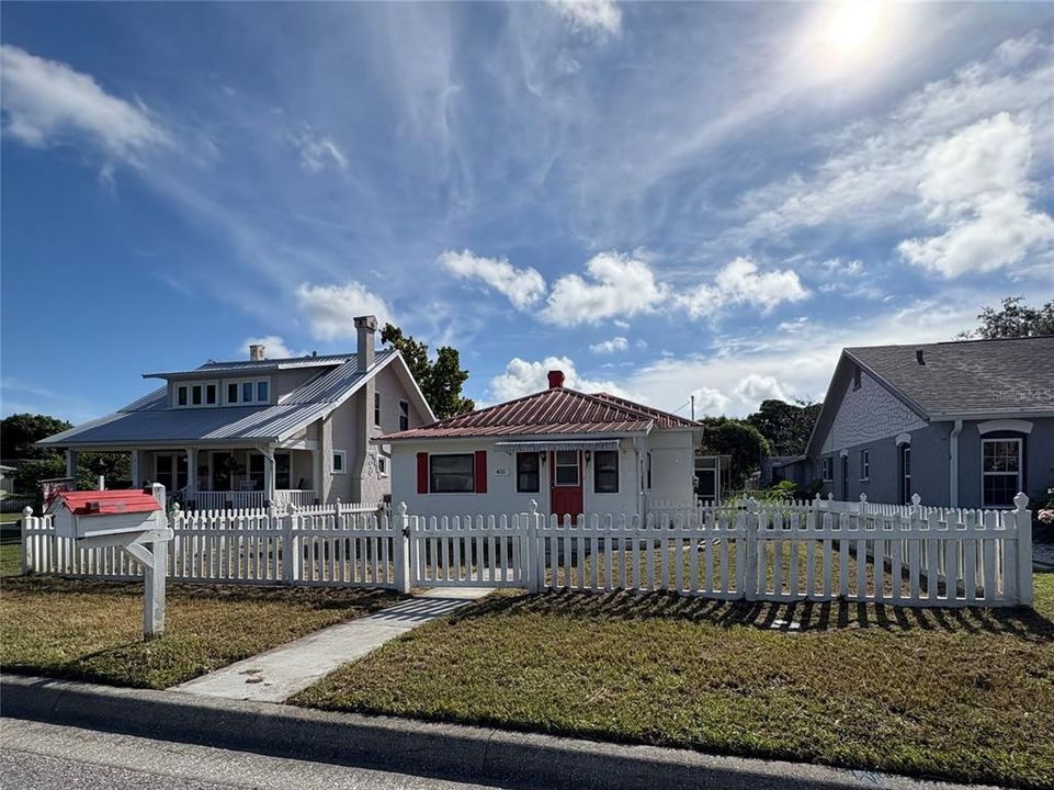 For Sale: $170,000 (2 beds, 1 baths, 940 Square Feet)