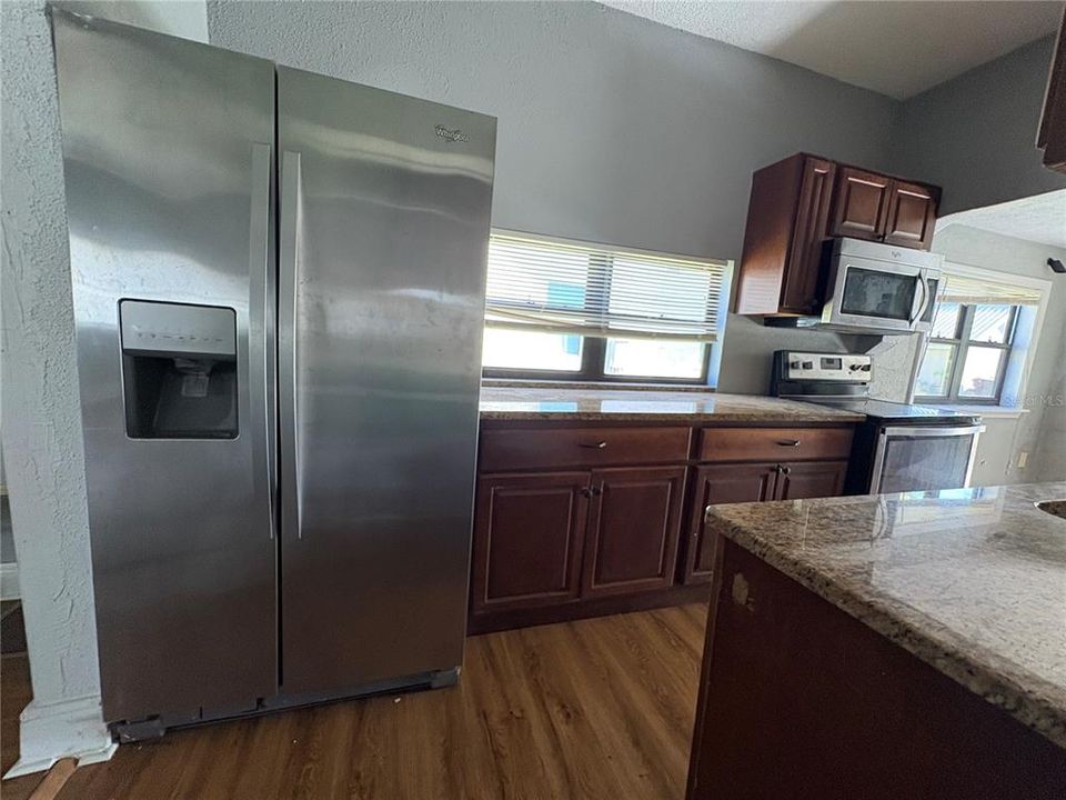 For Sale: $170,000 (2 beds, 1 baths, 940 Square Feet)