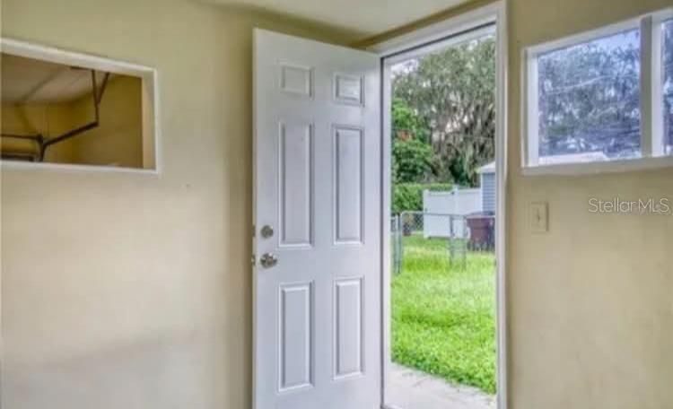 For Sale: $170,000 (2 beds, 1 baths, 940 Square Feet)