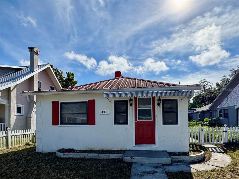 For Sale: $170,000 (2 beds, 1 baths, 940 Square Feet)