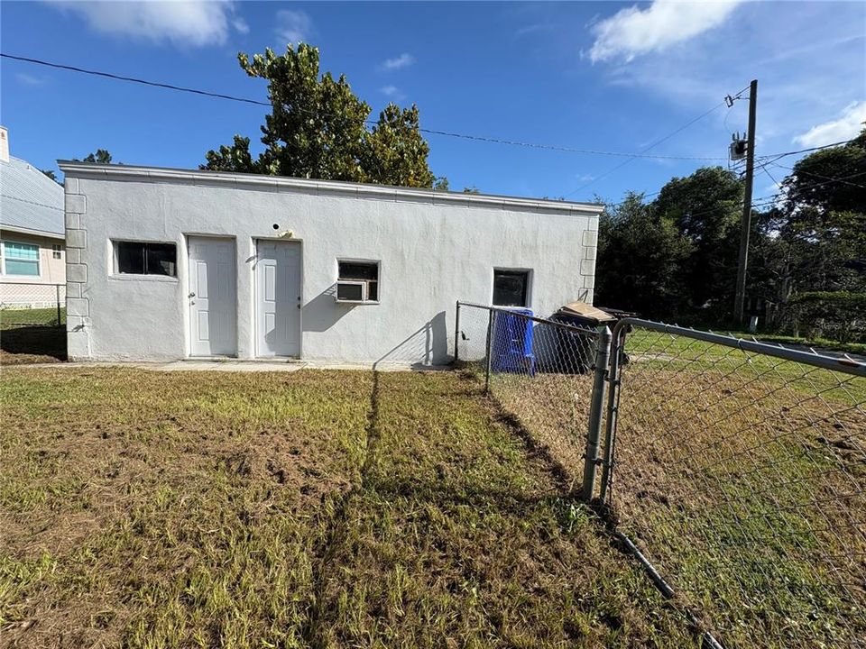 For Sale: $170,000 (2 beds, 1 baths, 940 Square Feet)