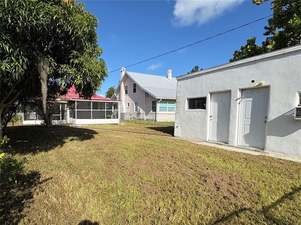 For Sale: $170,000 (2 beds, 1 baths, 940 Square Feet)