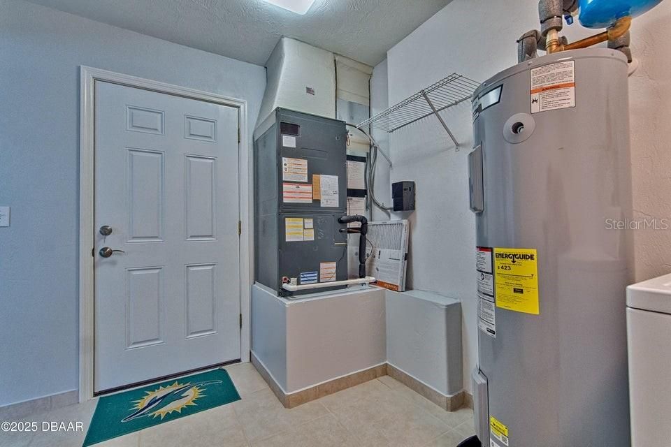 For Sale: $439,000 (3 beds, 2 baths, 1386 Square Feet)