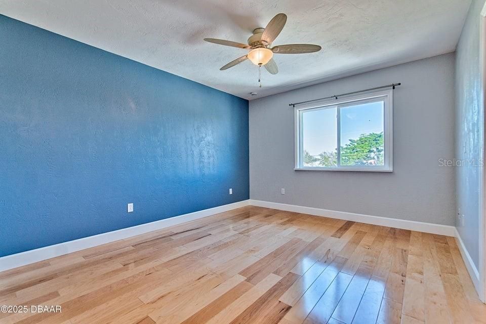 For Sale: $439,000 (3 beds, 2 baths, 1386 Square Feet)