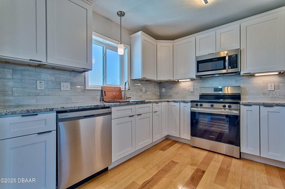 For Sale: $439,000 (3 beds, 2 baths, 1386 Square Feet)