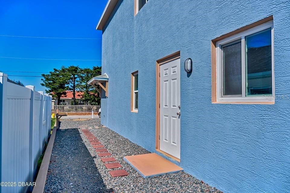 For Sale: $439,000 (3 beds, 2 baths, 1386 Square Feet)