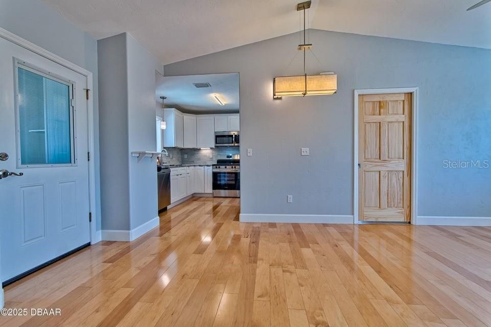 For Sale: $439,000 (3 beds, 2 baths, 1386 Square Feet)