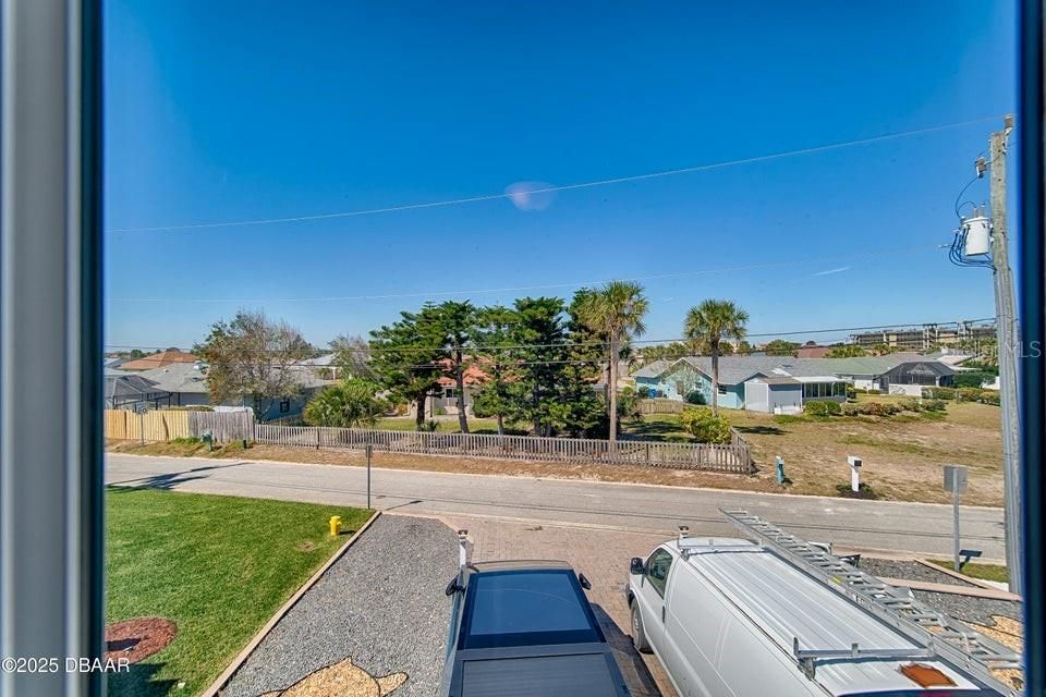 For Sale: $439,000 (3 beds, 2 baths, 1386 Square Feet)