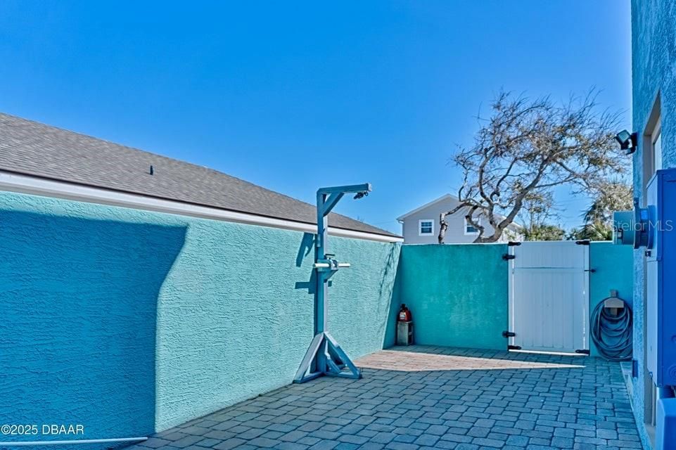 For Sale: $439,000 (3 beds, 2 baths, 1386 Square Feet)