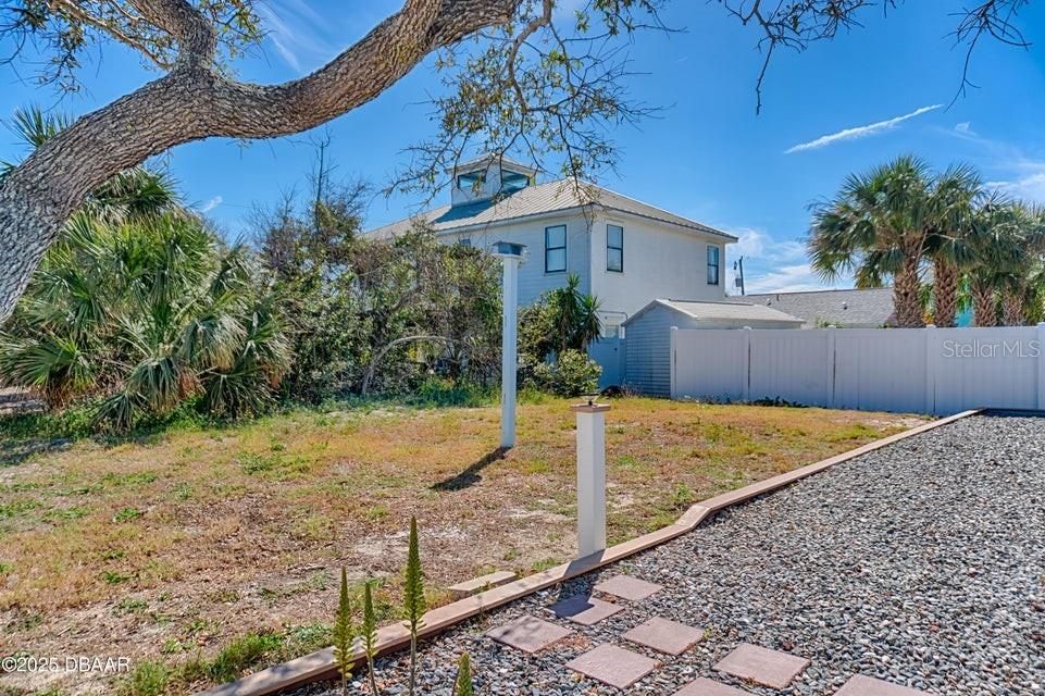 For Sale: $439,000 (3 beds, 2 baths, 1386 Square Feet)