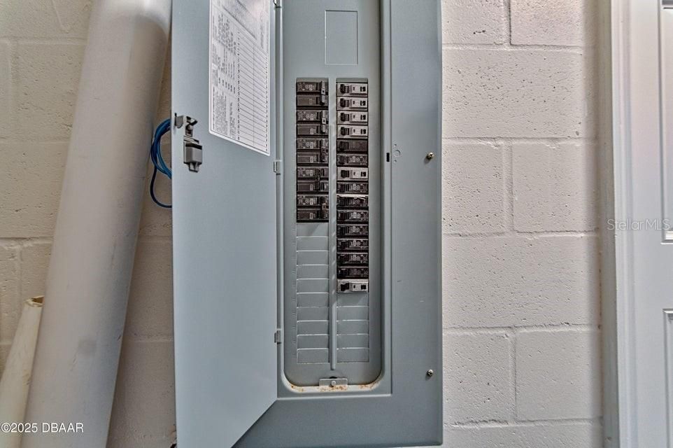 For Sale: $439,000 (3 beds, 2 baths, 1386 Square Feet)