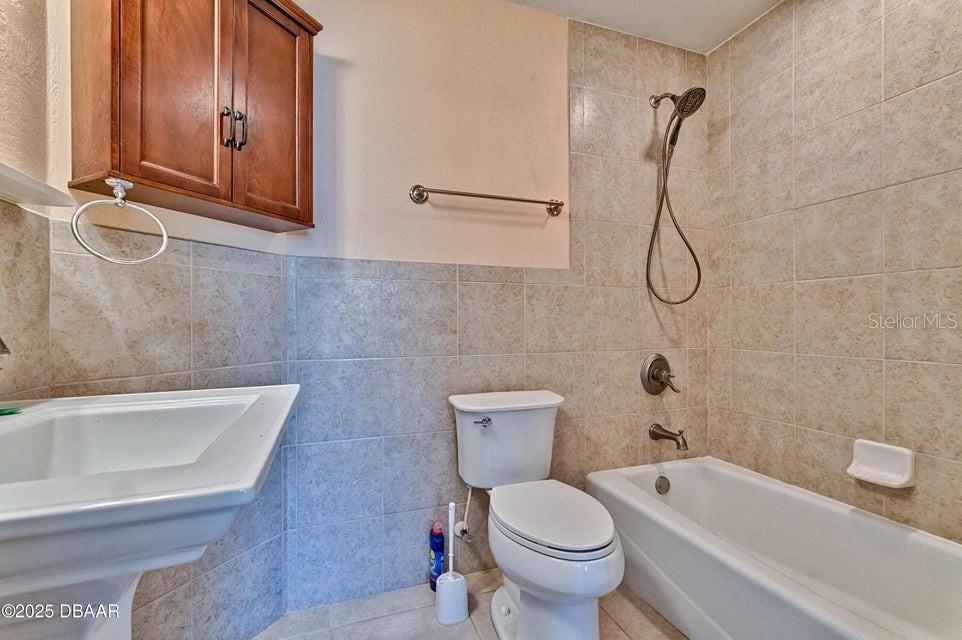 For Sale: $439,000 (3 beds, 2 baths, 1386 Square Feet)