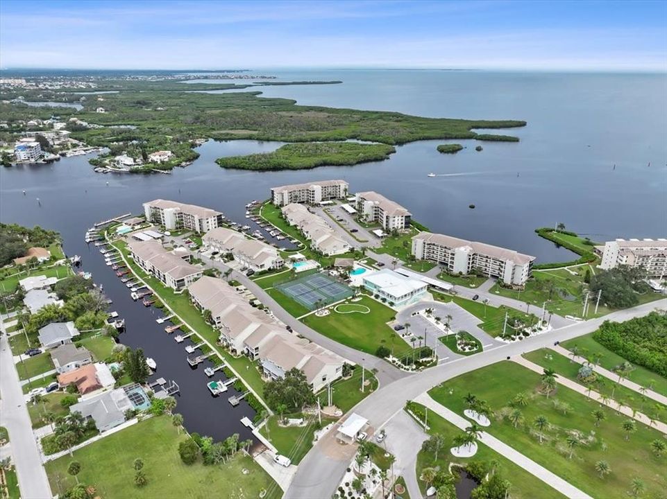 На продажу: $394,000 (2 спален, 2 ванн, 1399 Квадратных фут)