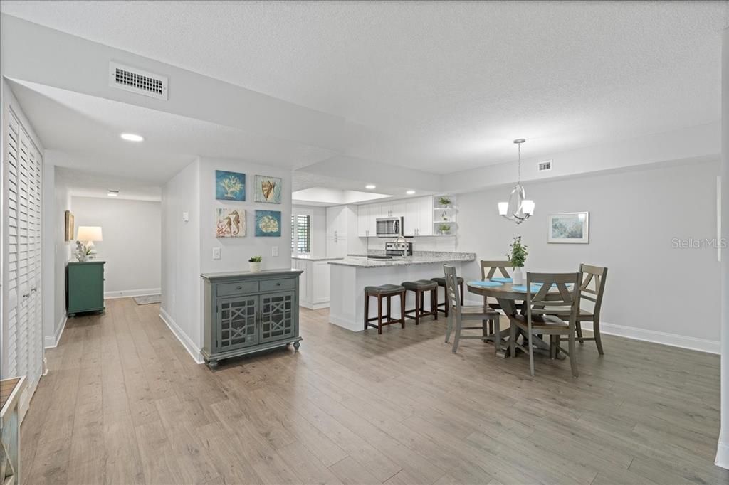 На продажу: $394,000 (2 спален, 2 ванн, 1399 Квадратных фут)