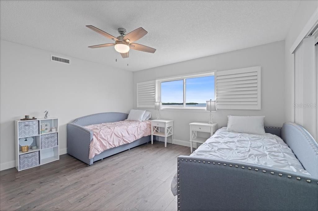 На продажу: $394,000 (2 спален, 2 ванн, 1399 Квадратных фут)