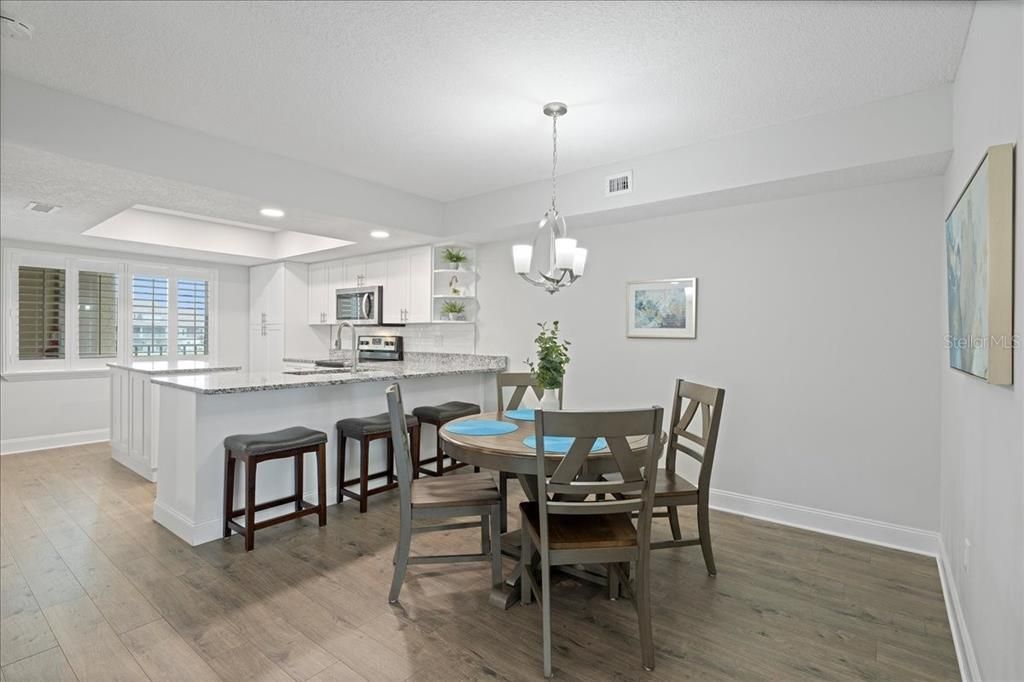 На продажу: $394,000 (2 спален, 2 ванн, 1399 Квадратных фут)