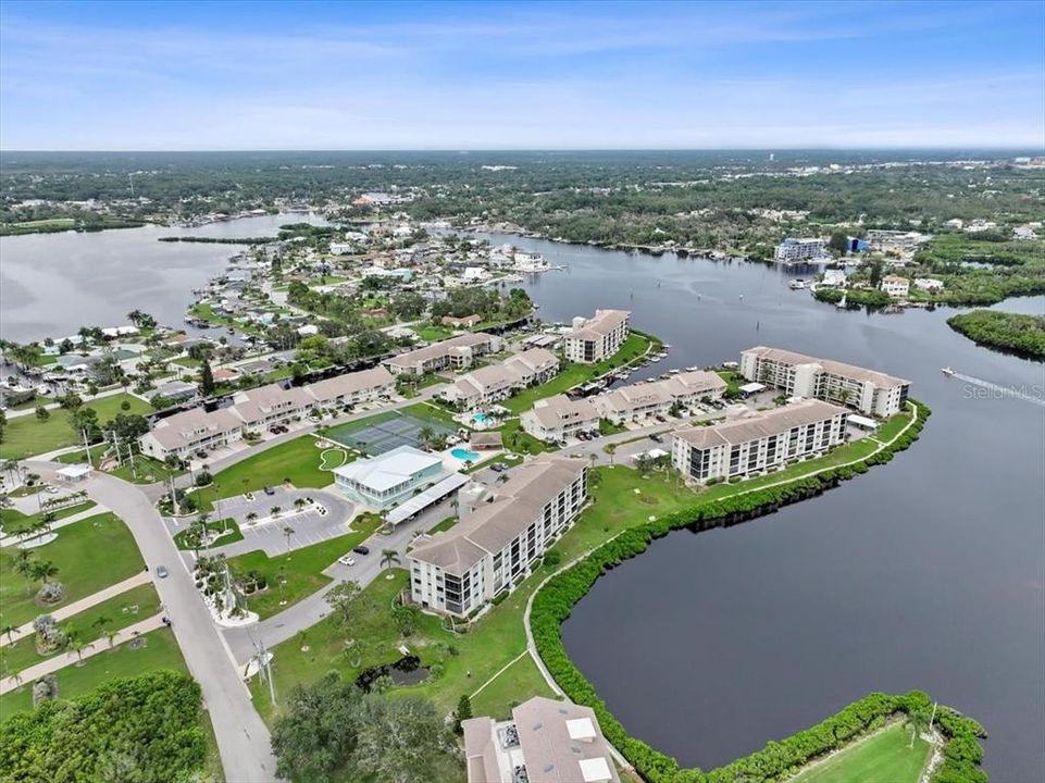 На продажу: $394,000 (2 спален, 2 ванн, 1399 Квадратных фут)