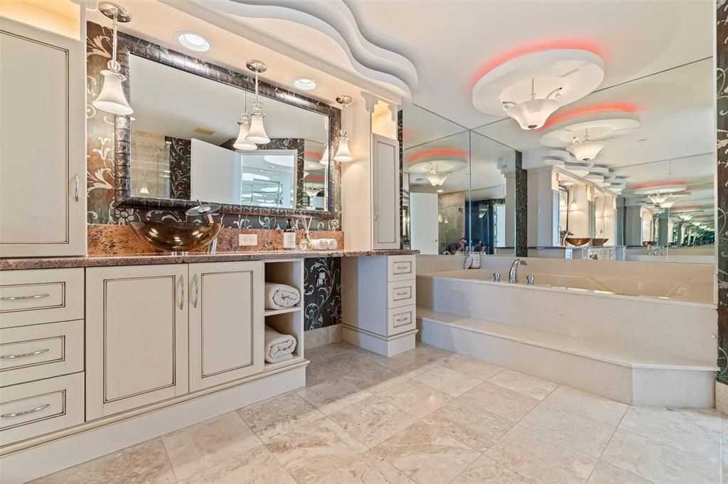 На продажу: $3,175,000 (3 спален, 4 ванн, 3430 Квадратных фут)