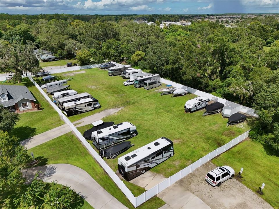 Под контрактом: $595,000 (4 спален, 3 ванн, 2638 Квадратных фут)