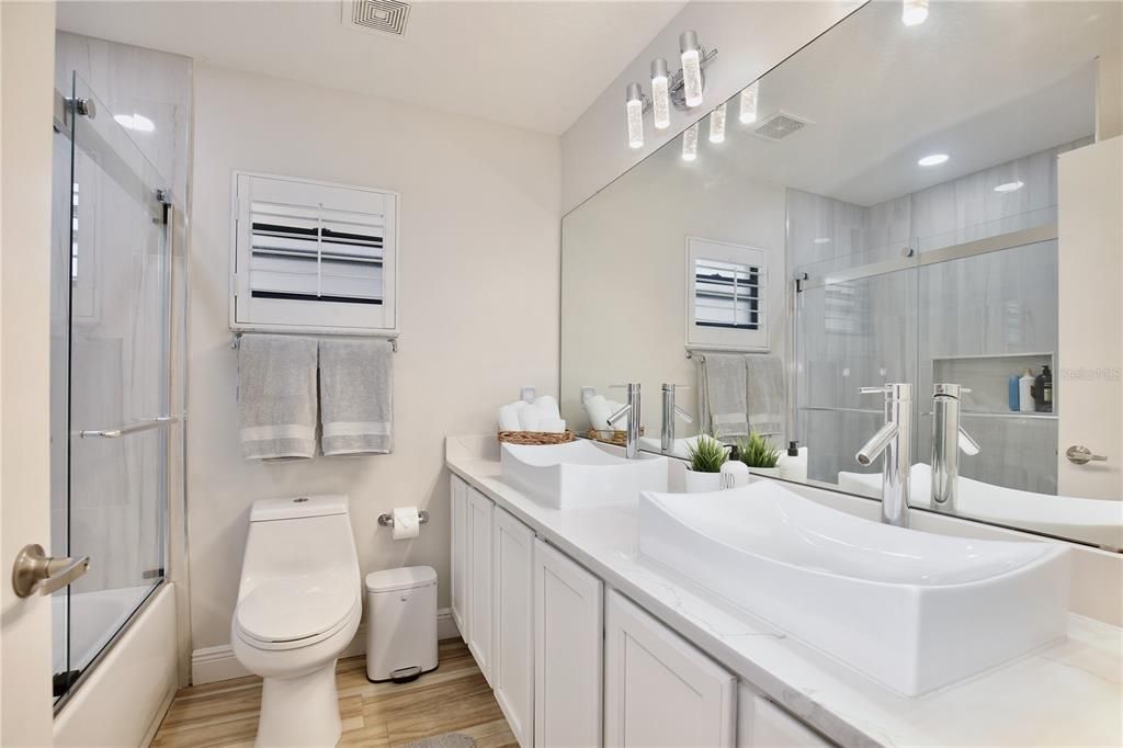 Под контрактом: $595,000 (4 спален, 3 ванн, 2638 Квадратных фут)