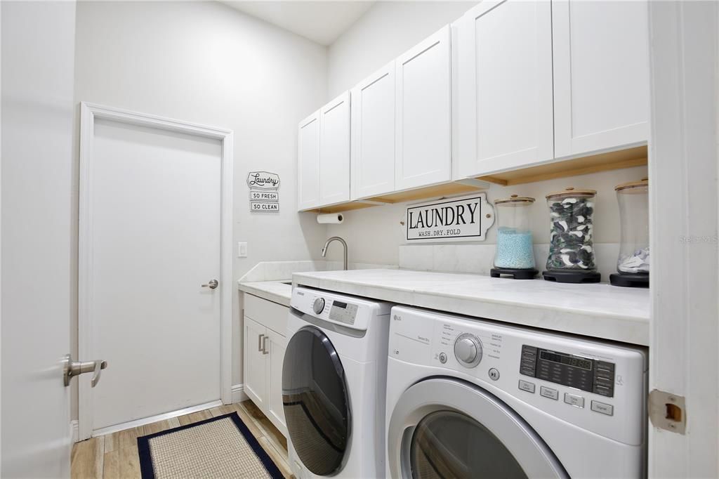 Под контрактом: $595,000 (4 спален, 3 ванн, 2638 Квадратных фут)