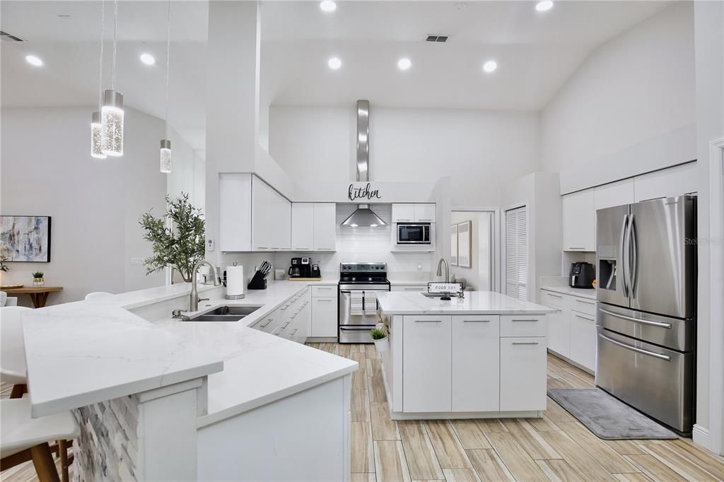 Под контрактом: $595,000 (4 спален, 3 ванн, 2638 Квадратных фут)