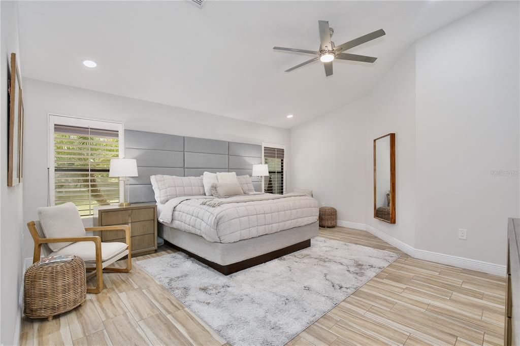 Под контрактом: $595,000 (4 спален, 3 ванн, 2638 Квадратных фут)