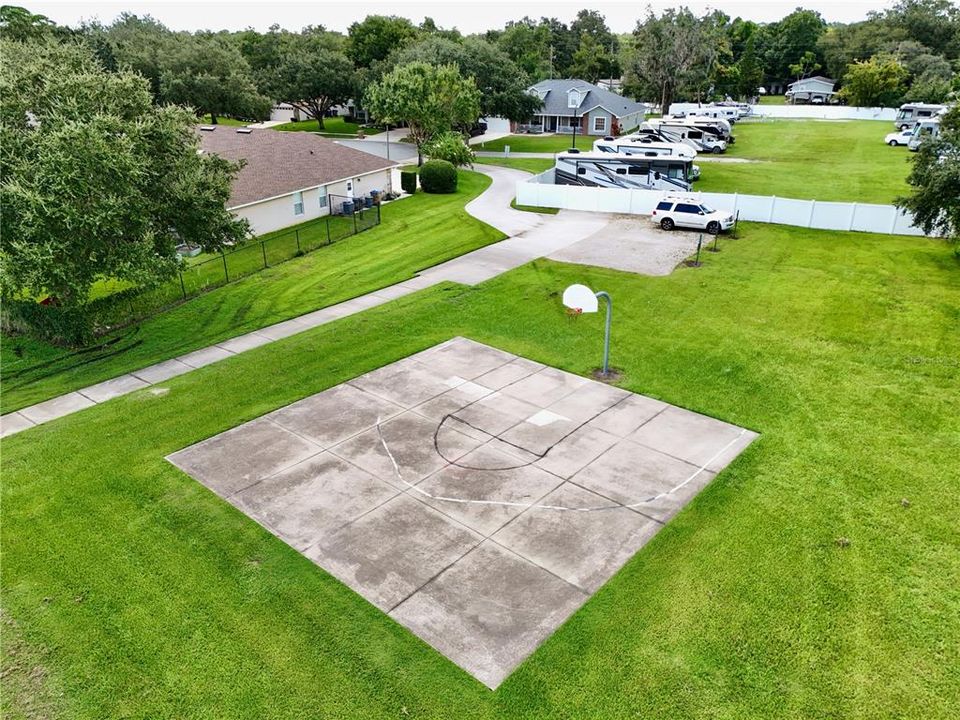 Под контрактом: $595,000 (4 спален, 3 ванн, 2638 Квадратных фут)