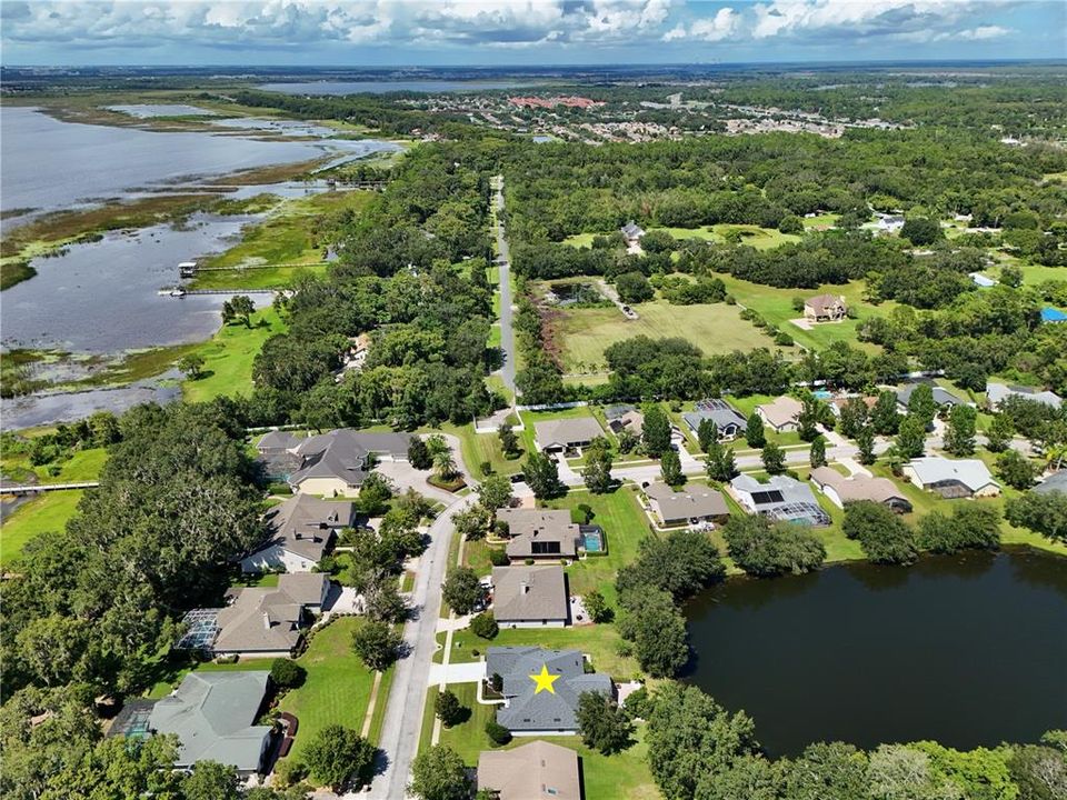 Под контрактом: $595,000 (4 спален, 3 ванн, 2638 Квадратных фут)