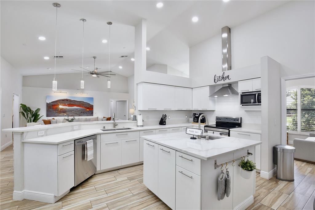 Под контрактом: $595,000 (4 спален, 3 ванн, 2638 Квадратных фут)