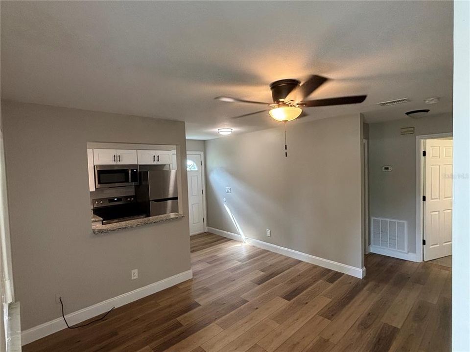 For Rent: $1,200 (1 beds, 1 baths, 550 Square Feet)