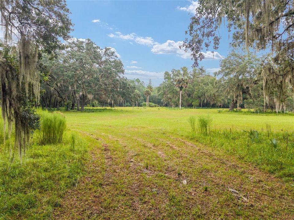 合同活跃: $311,400 (15.57 acres)