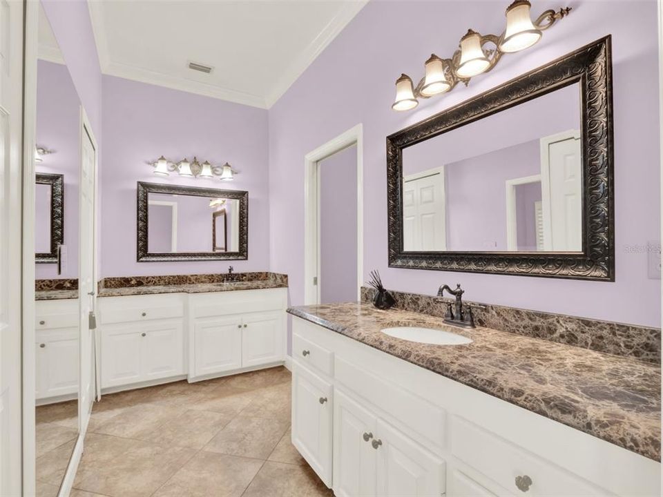 合同活跃: $1,499,900 (5 贝兹, 3 浴室, 3145 平方英尺)