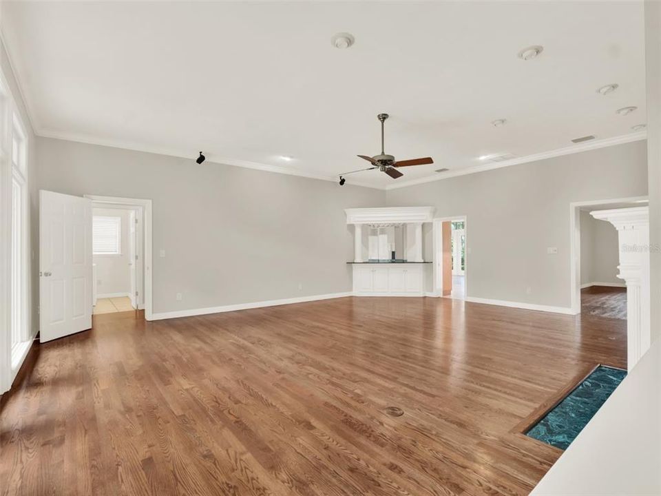 合同活跃: $1,499,900 (5 贝兹, 3 浴室, 3145 平方英尺)