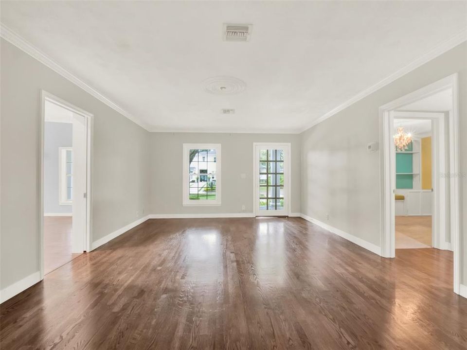 合同活跃: $1,499,900 (5 贝兹, 3 浴室, 3145 平方英尺)