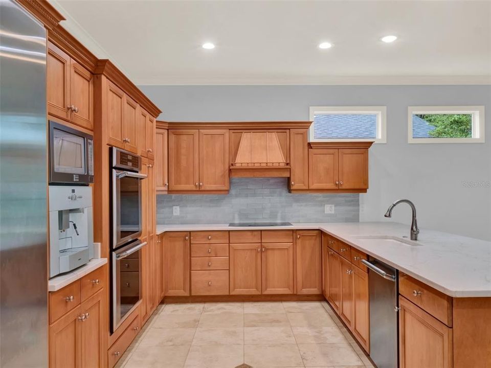 合同活跃: $1,499,900 (5 贝兹, 3 浴室, 3145 平方英尺)