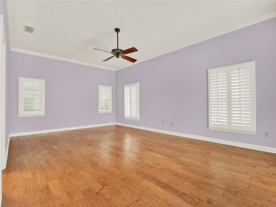 合同活跃: $1,499,900 (5 贝兹, 3 浴室, 3145 平方英尺)