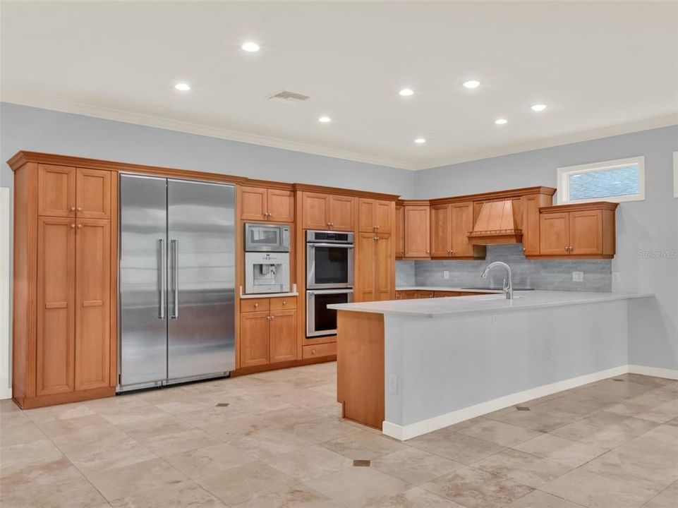 合同活跃: $1,499,900 (5 贝兹, 3 浴室, 3145 平方英尺)