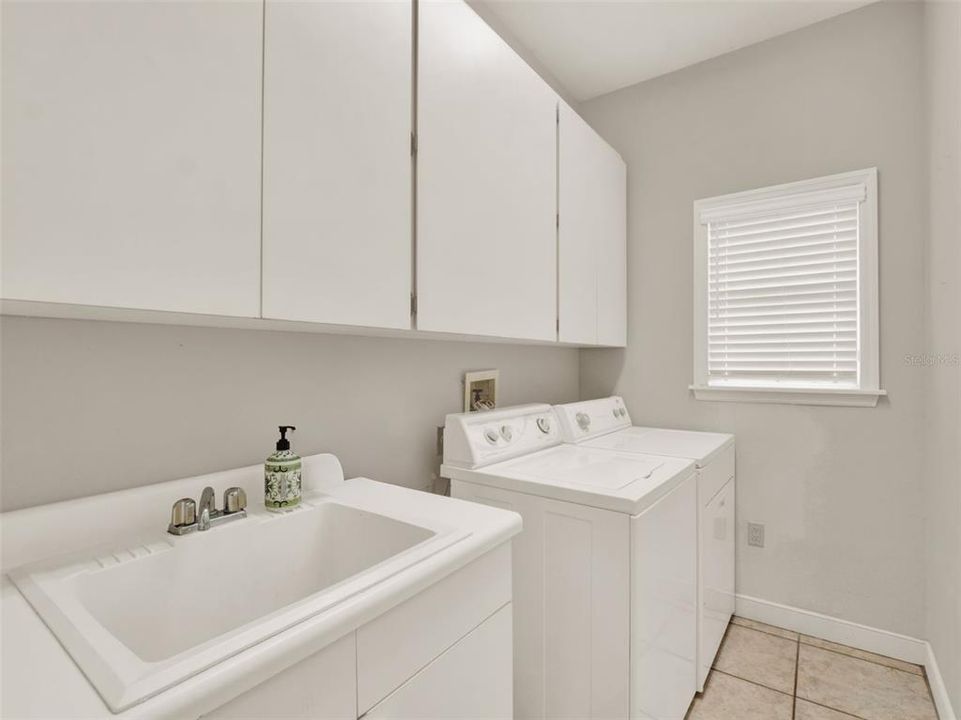 合同活跃: $1,499,900 (5 贝兹, 3 浴室, 3145 平方英尺)