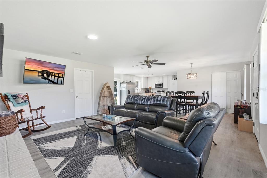 En Venta: $1,100,000 (2 camas, 2 baños, 1400 Pies cuadrados)