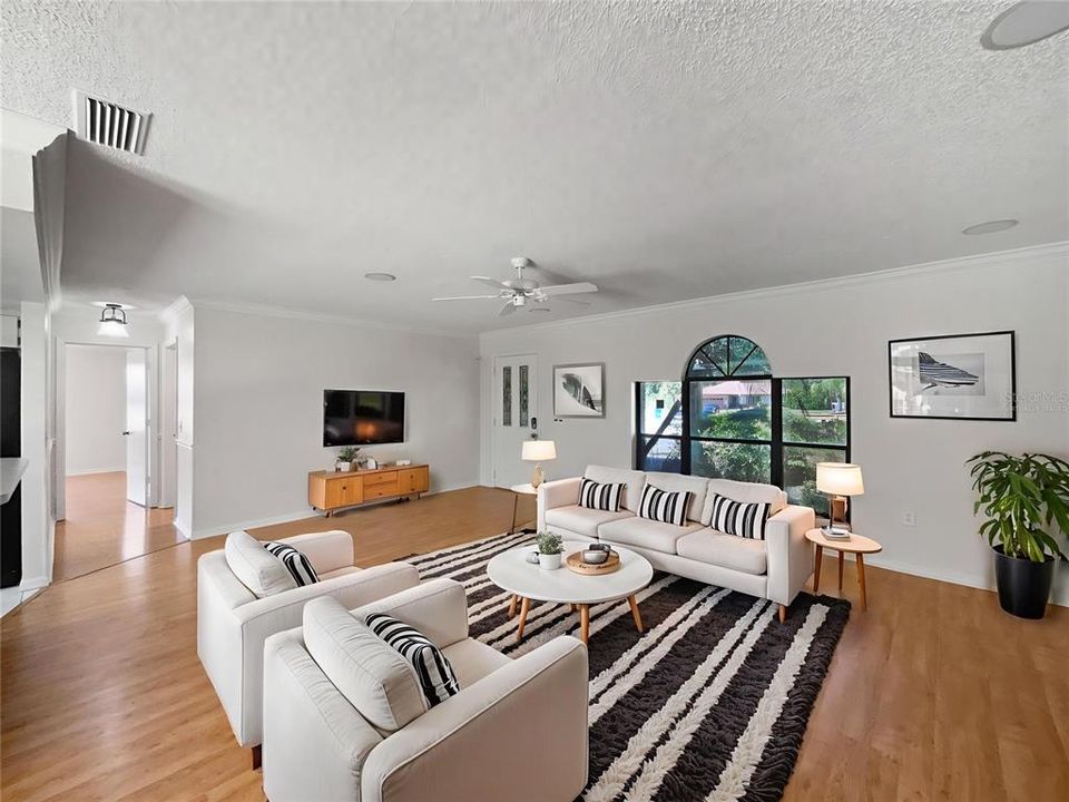 Active With Contract: $339,000 (3 beds, 2 baths, 1483 Square Feet)