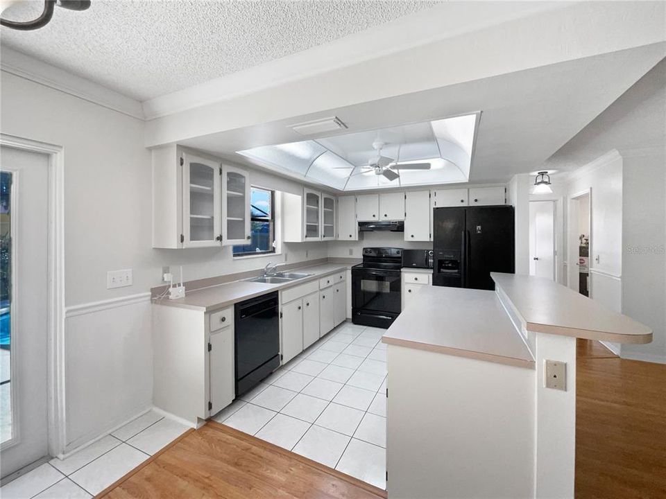 Active With Contract: $339,000 (3 beds, 2 baths, 1483 Square Feet)