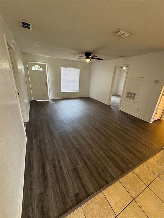 合同活跃: $1,474 (3 贝兹, 2 浴室, 1100 平方英尺)