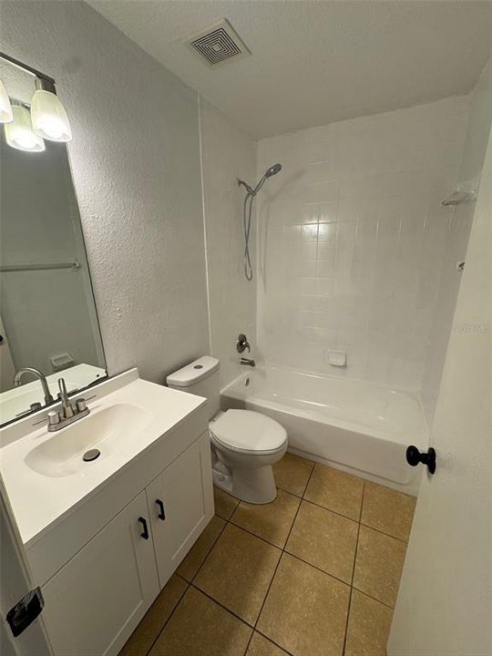 合同活跃: $1,474 (3 贝兹, 2 浴室, 1100 平方英尺)