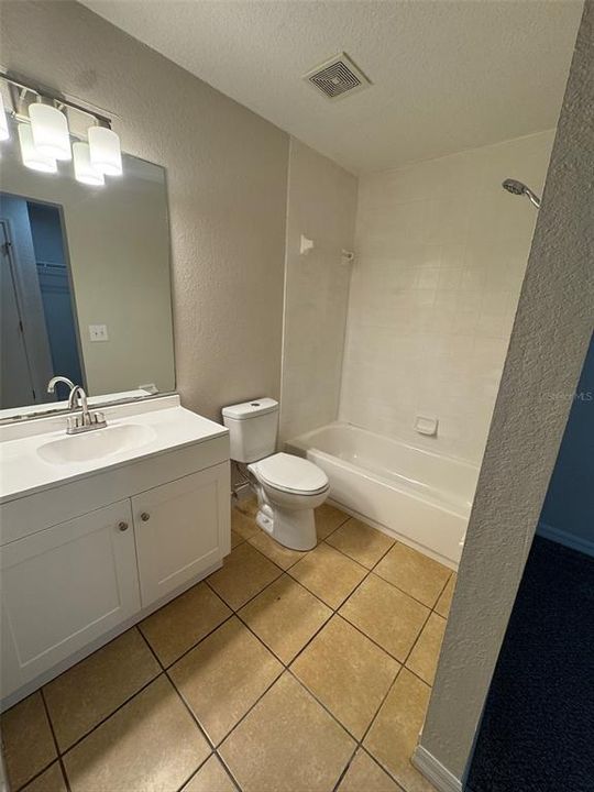 合同活跃: $1,474 (3 贝兹, 2 浴室, 1100 平方英尺)