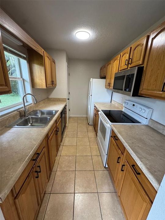 合同活跃: $1,474 (3 贝兹, 2 浴室, 1100 平方英尺)